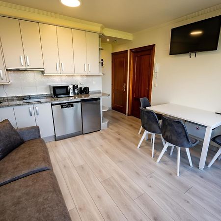 Apartamentos Turisticos Palacio De Meras 蒂内奥 外观 照片