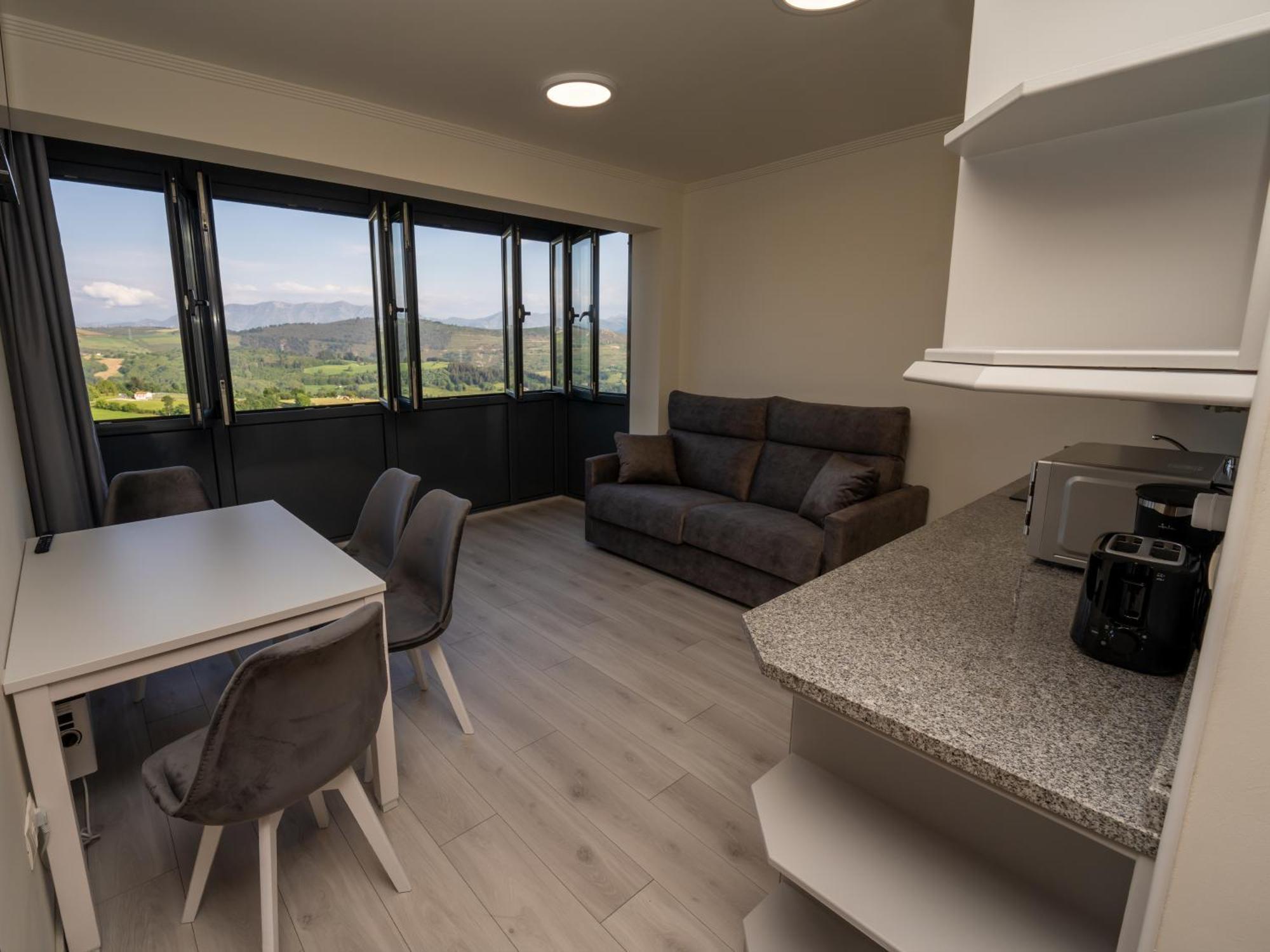 Apartamentos Turisticos Palacio De Meras 蒂内奥 外观 照片