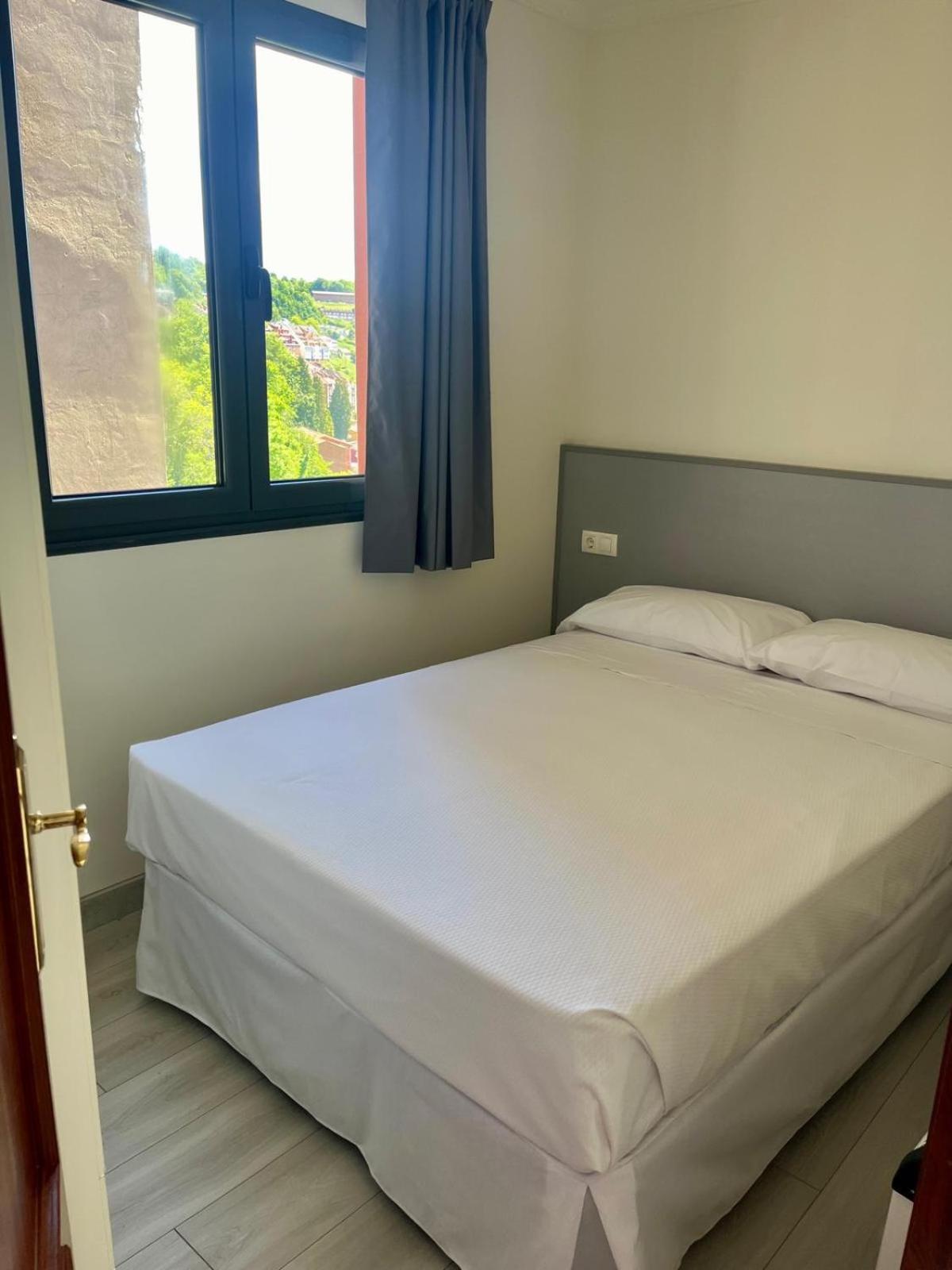 Apartamentos Turisticos Palacio De Meras 蒂内奥 外观 照片